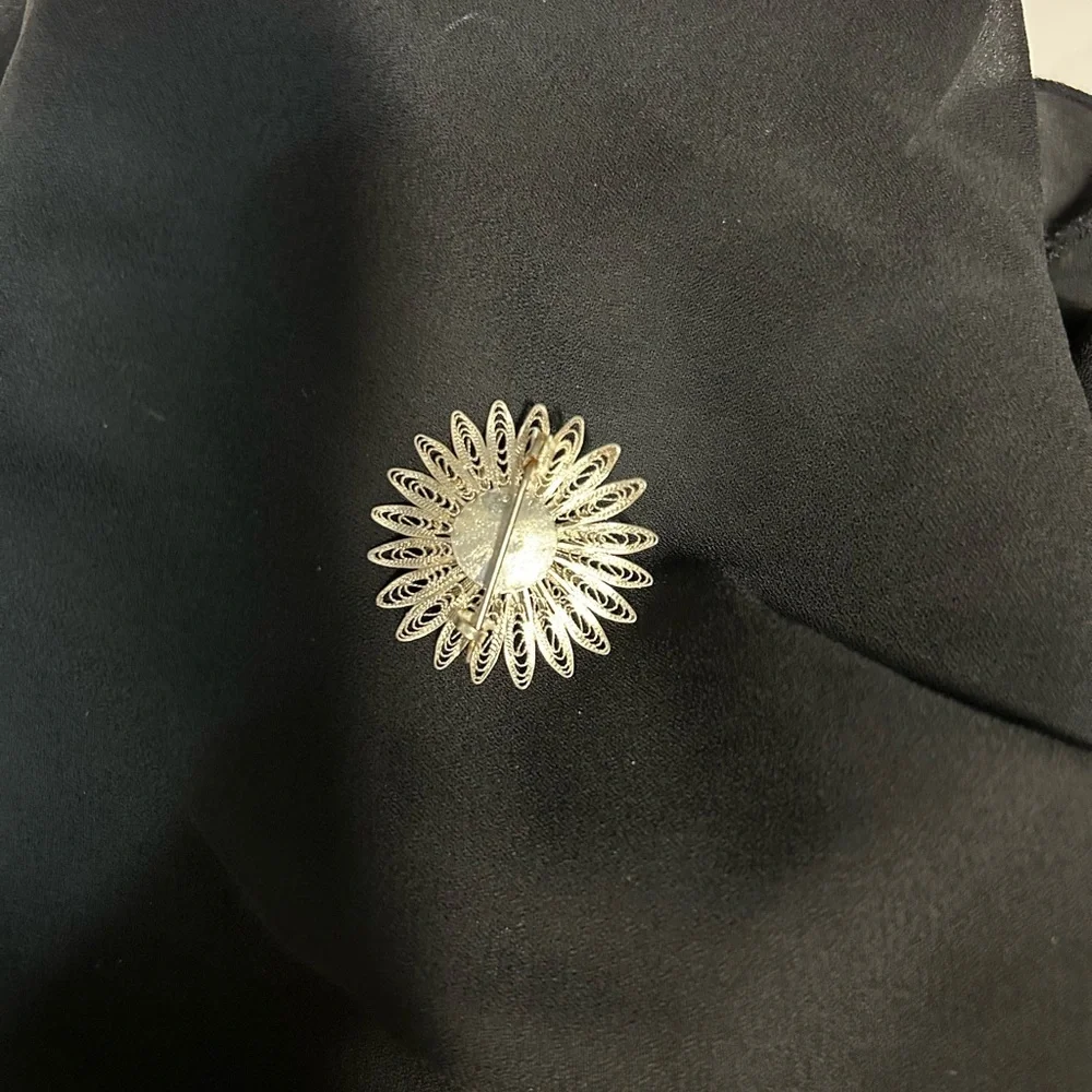 Elegant silver Filigree Brooch